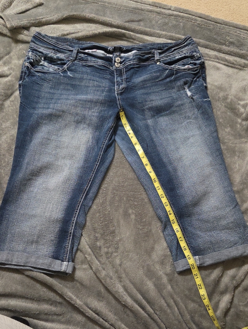 Amethyst Denim Capris Size 20 With A 20 Inch Inseam